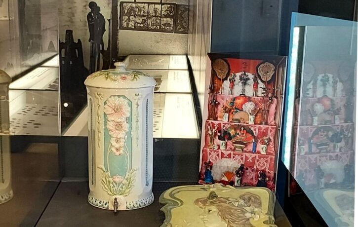 «La Vitrina», Museu Arxiu Tomàs Balvey.